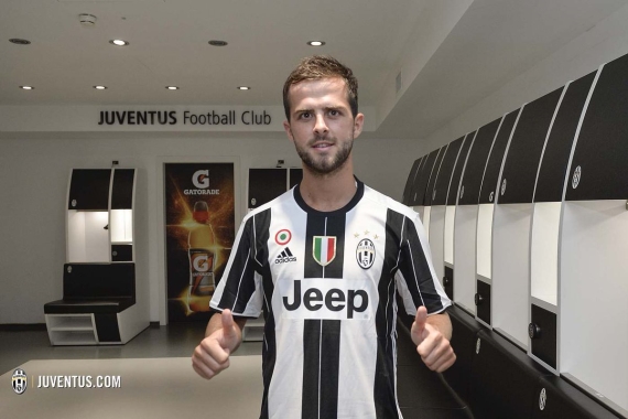 Juventus confirm the signing of Miralem Pjanic
