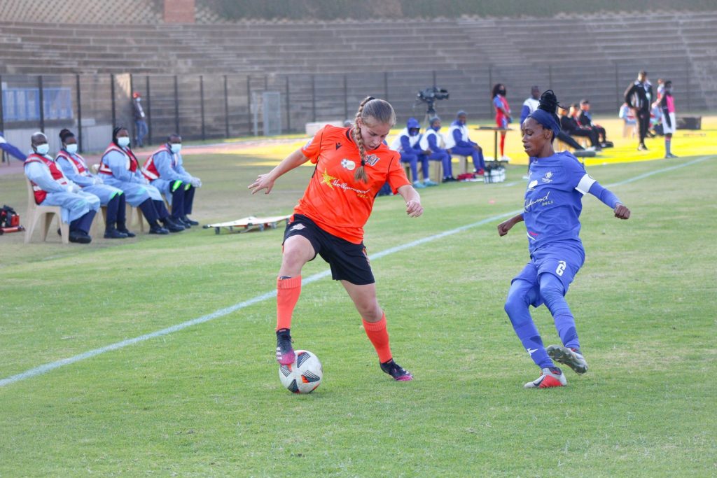 Jessica Wade in action for UJ Ladies