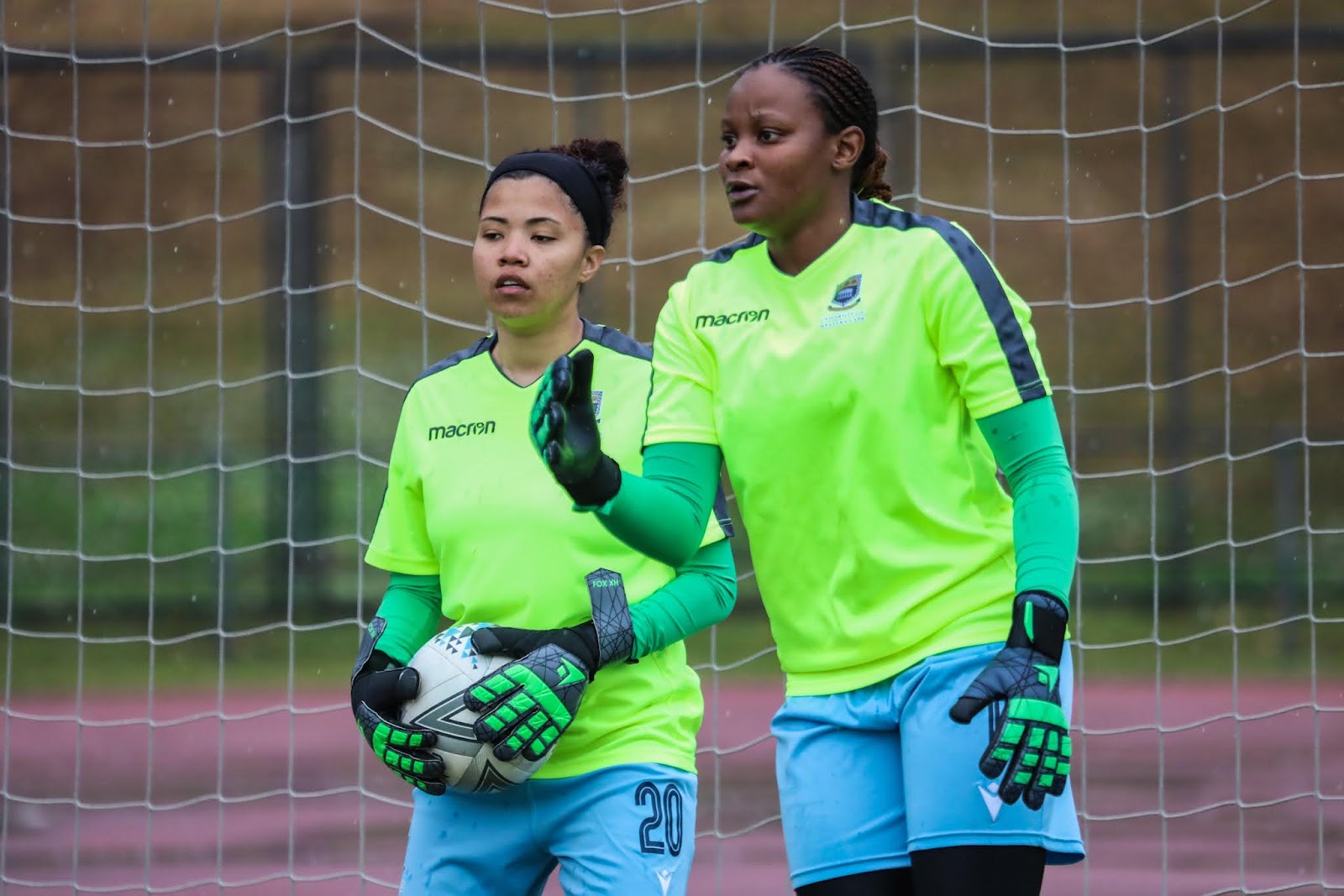UWC goalkeepers Regirl Ngobeni and Kay-Dee Windvogel