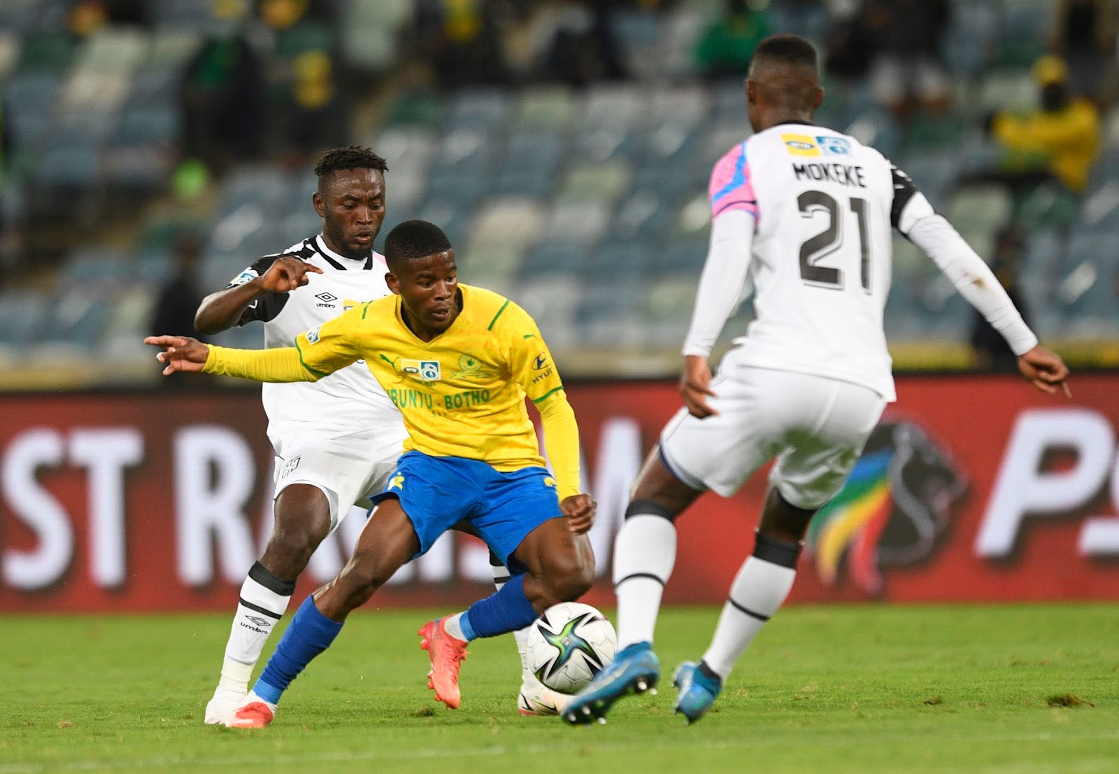 Neo Maema in action against Cape Town City in the MTN8 Final