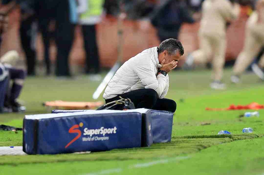 Orlando Pirates gives Riviero his flowers
