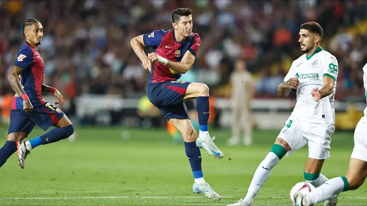 Barcelona Faces Lewandowski Injury Worry Ahead of Key Fixtures
