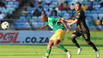 Velemseni Ndwandwe of Golden Arrows challenged by Nkosingiphile Ngcobo of Kaizer Chiefs during the Betway Premiership 2024/25 match between Golden Arrows and Kaizer Chiefs at Moses Mabhida Stadium in Durban on the 29 March 2025 © Samuel Shivambu/BackpagePix