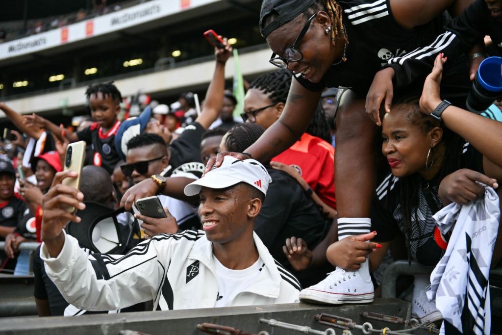Thalente Mbatha of Orlando Pirates with the fans during the Nedbank Cup 2024/25 Semi Final match between Orlando Pirates and Marumo Gallants at Orlando Stadium in Soweto on 13 April 2025 © Alche Greeff/BackpagePix