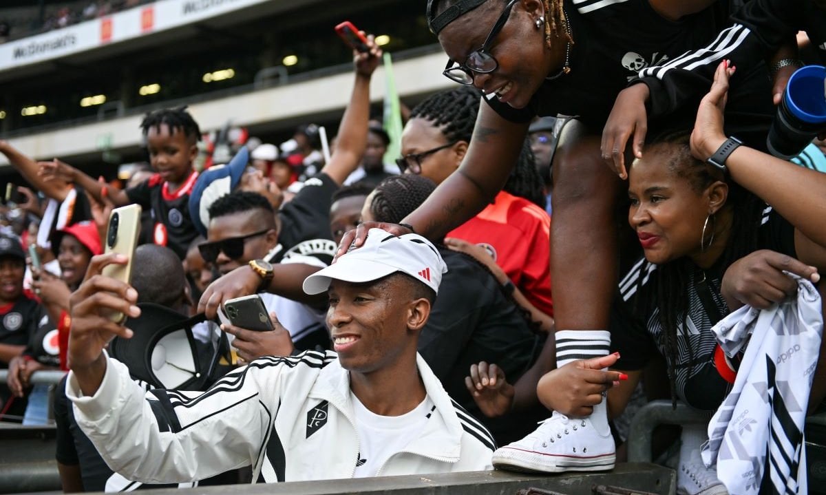 Thalente Mbatha of Orlando Pirates with the fans during the Nedbank Cup 2024/25 Semi Final match between Orlando Pirates and Marumo Gallants at Orlando Stadium in Soweto on 13 April 2025 © Alche Greeff/BackpagePix