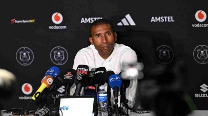 Abdeslam Ouaddou left Frustrated by ”missed chances” as Mamelodi Sundowns chip away at Pirates’ advantage