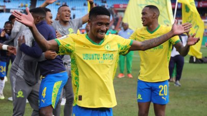 Monnapule Saleng of Mamelodi Sundowns celebrates victory with teammates during the Betway Premiership 2025/26 match between Mamelodi Sundowns and Sekhukhune United at Loftus Versfeld Stadium in Pretoria on 01 March 2026 ©Samuel ShivambuBackpagePix