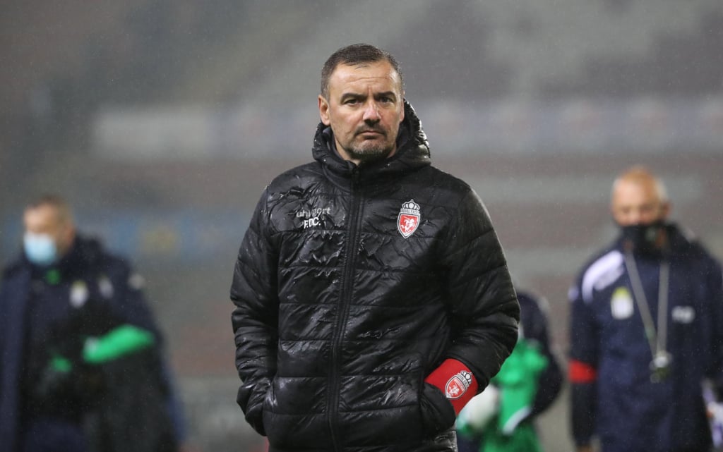 MOUSCRON, BELGIUM - SEPTEMBER 27: Fernando da Cruz, head coach of Mouscron, during the Jupiler Pro League match between Royal Excel Mouscron and Sporting de Charleroi at Stade Le Canonnier on September 27, 2020 in Mouscron, Belgium. (Photo by Vincent Van Doornick/Isosport/MB Media/Getty Images)
