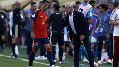 Spain's head coach Luis de la Fuente gives instructions to Pedro Porro (L) during the FIFA World Cup 2026 final match Spain against Argentina, in East Rutherford, New Jersey, USA, 19 July 2026. EPA/WILL OLIVER