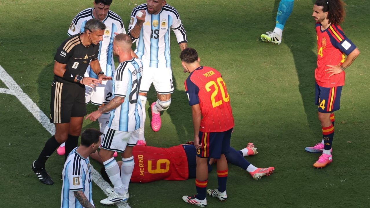 Referee Slavko Vincic (L) checks on Mikel Merino of Spain (bottom C) lying on the ground during the FIFA World Cup 2026 final match Spain against Argentina, in New Jersey, USA, 19 July 2026. EPA/SARAH YENESEL