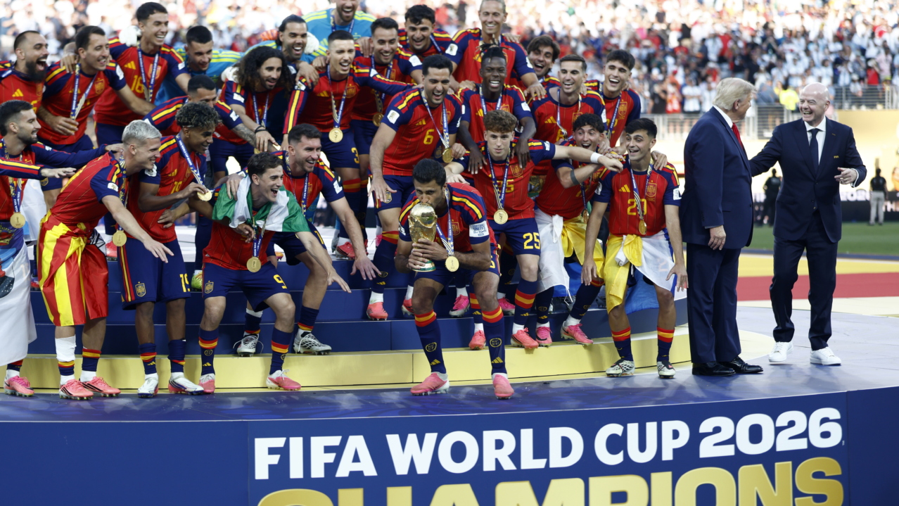 Spain's head coach Luis de la Fuente and his player celebrate with the World Cup Trophy during the awards ceremony after the FIFA World Cup 2026 final match Spain against Argentina, in East Rutherford, New Jersey, USA, 19 July 2026. EPA/WILL OLIVER