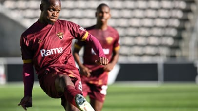 Thabo Moloisane of Stellenbosch FC gets a cross in during the Betway Premiership 2025/26 game between Stellenbosch FC and Chippa United at Athlone Stadium in Cape Town on 21 March 2026 © Ryan Wilkisky/BackpagePix