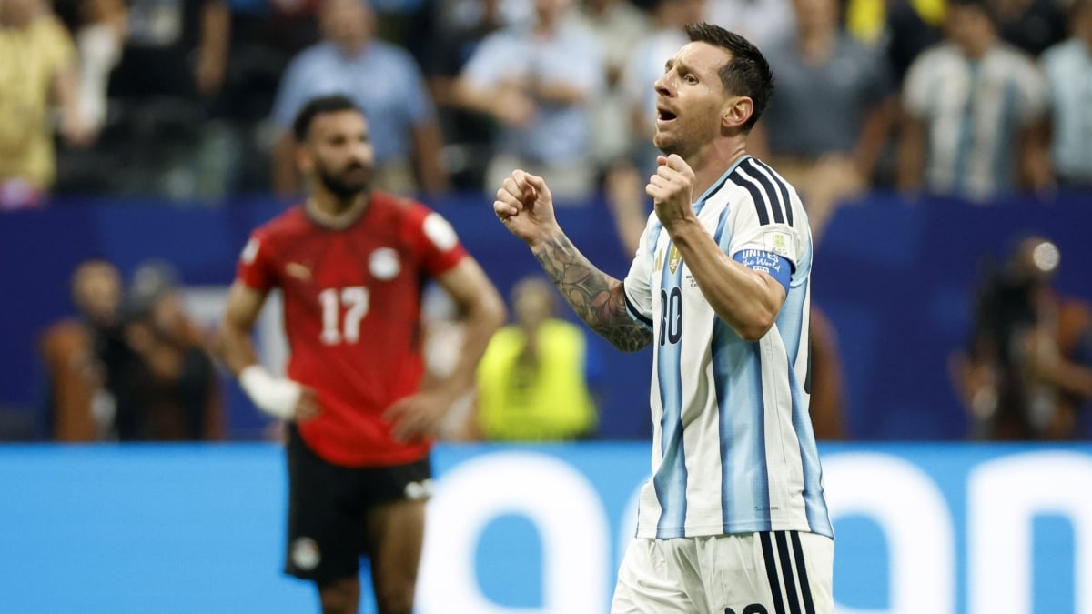 Lionel Messi of Argentina celebrates victory , Mohanad Lashin of Egypt dejected during the FIFA World Cup 2026 Last 16 match between Argentina and Egypt at the Atlanta Stadium, Atlanta, America on 07 July 2026 ©Gavin Barker/BackpagePix