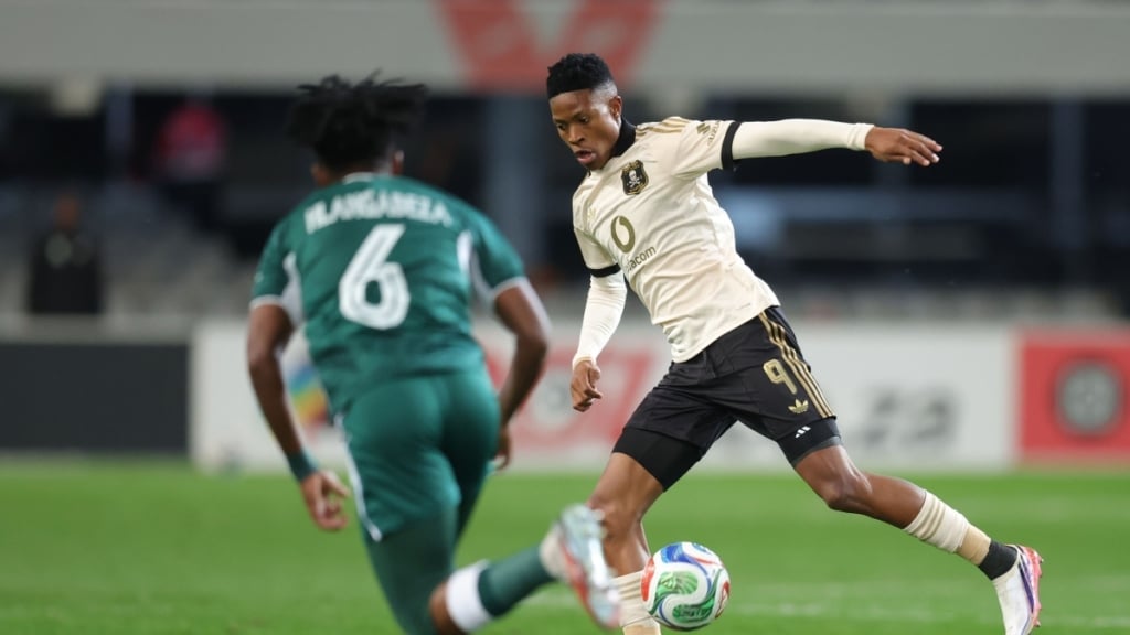 Yanela Mbuthuma of Orlando Pirates challenged by Siyanda Hlangabeza of AmaZulu during Betway Premiership 2026/27 match between AmaZulu FC and Orlando Pirates at Kings Park Stadium in Durban, on 12 August 2026 ©Samuel Shivambu/BackpagePix