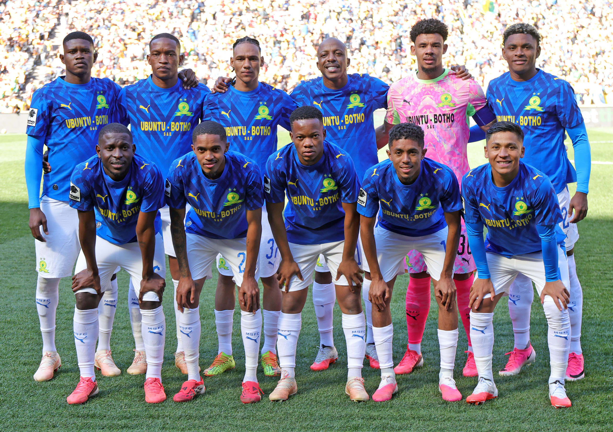 Mamelodi Sundowns Team picture (Back row l-r) Bathusi Aubaas, Grant Kekana, Kegan Johannes, Khuliso Mudau, Ronwen Williams and Brayan Leon, (Front row l-r) Aubrey Modiba, Antonio van Wyk, Sphelele Mkhulise, Tashreeq Matthews and Marcelo Allende during Betway Premiership 2026/27 match between Kaizer Chiefs and Mamelodi Sundowns at FNB Stadium in Johannesburg, on 15 August 2026 ©Samuel Shivambu/BackpagePix