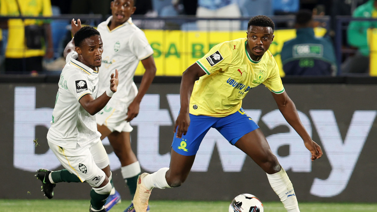 Teboho Mokoena of Mamelodi Sundowns challenged by Athini Maqokolo of Amazulu FC during the Betway Premiership 2026/27 match between Mamelodi Sundowns and AmaZulu at Loftus Versfeld Stadium in Pretoria on 26 August 2026 ©Muzi Ntombela/BackpagePix