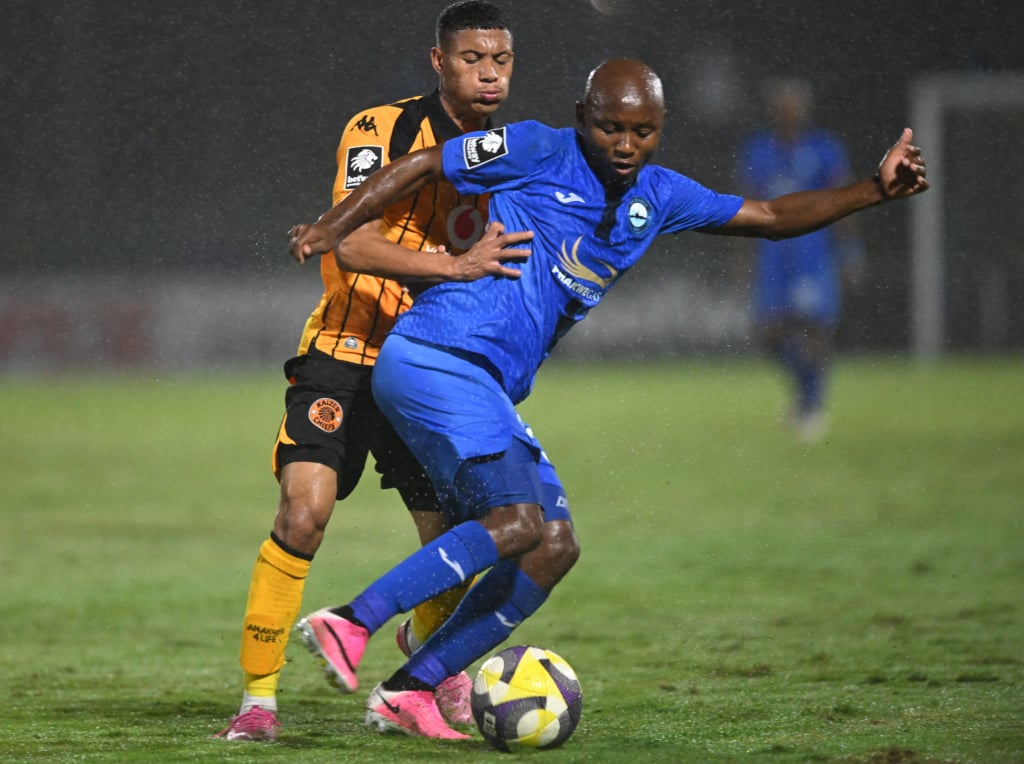 Sanele Barns of Richards Bay FC challenged by Faiz Abrahams of Kaizer Chiefs during the Betway Premiership 2026/27 match between Richards Bay FC and Kaizer Chiefs at Priness Magogo Stadium in Kwa Mashu on 26 August 2026 ©Sydney Mahlangu/BackpagePix