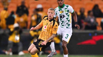 Khulekani Shezi of Golden Arrows challenged by Luke Baartman of Kaizer Chiefs during the 2026 MTN8 Quarter Final match between Kaizer Chiefs and Golden Arrows at FNB Stadium in Johannesburg on 9 August 2026 ©Alche Greeff/BackpagePix