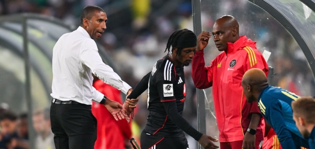 Abdeslam Ouaddou, head coach of Orlando Pirates and Patrick Maswanganyi of Orlando Pirates during the Betway Premiership 2025/26 match between Orlando Pirates and Mamelodi Sundowns at FNB Stadium in Johannesburg on 18 February 2026 ©Alche Greeff/BackpagePix