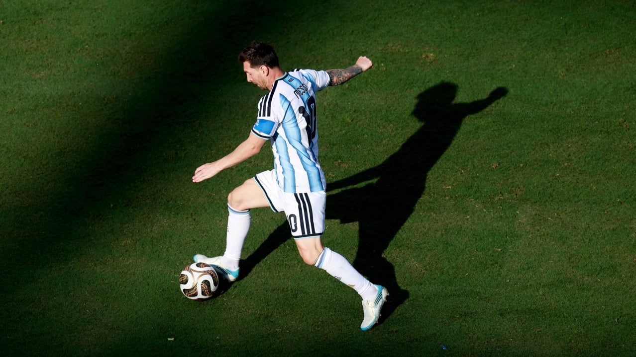 EAST RUTHERFORD, NEW JERSEY - JULY 19: Lionel Messi #10 of Argentina controls the ball during the FIFA World Cup 2026 Final match between Spain and Argentina at New York New Jersey Stadium on July 19, 2026 in East Rutherford, New Jersey. (Photo by Elsa/Getty Images)