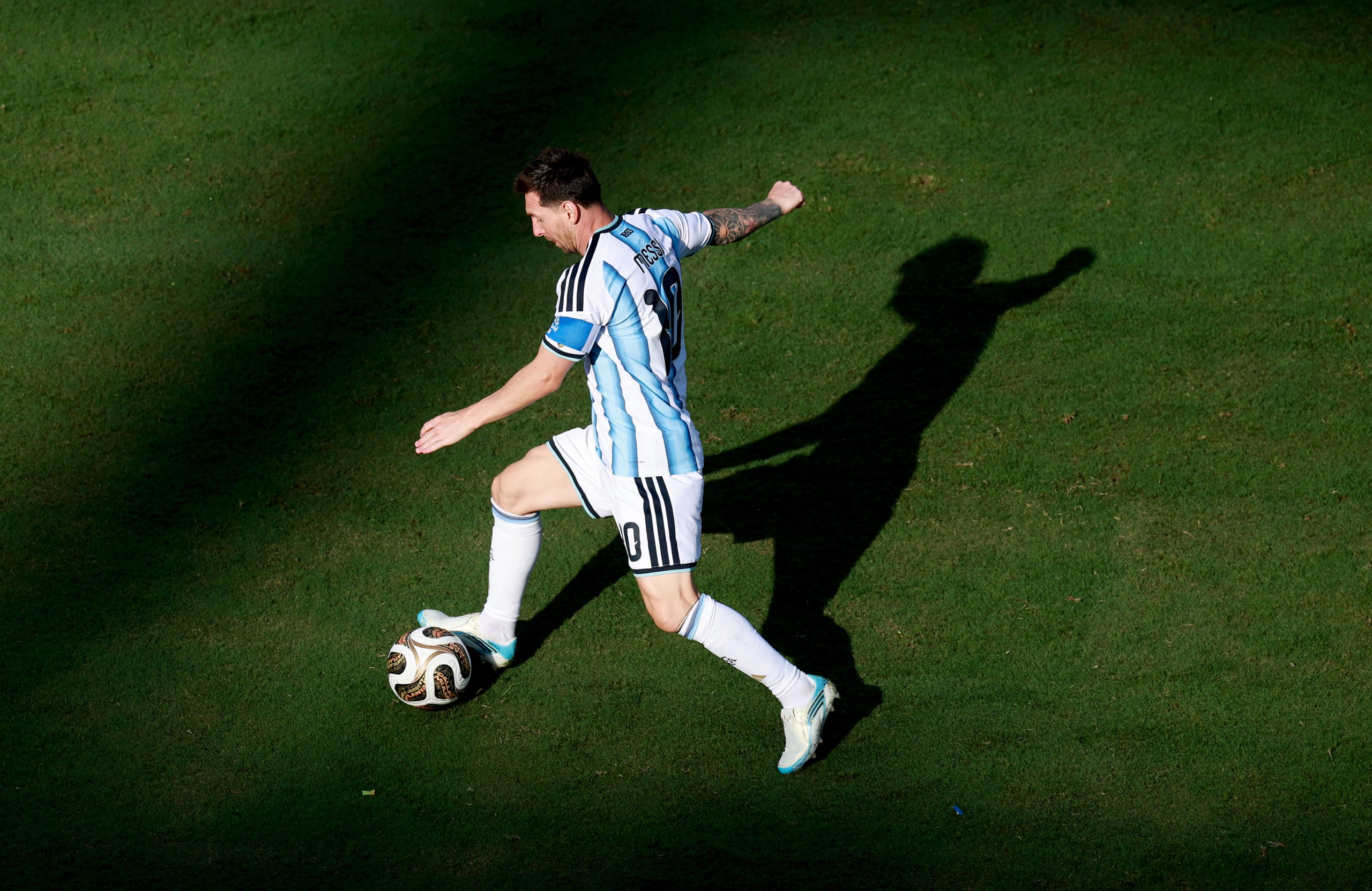 EAST RUTHERFORD, NEW JERSEY - JULY 19: Lionel Messi #10 of Argentina controls the ball during the FIFA World Cup 2026 Final match between Spain and Argentina at New York New Jersey Stadium on July 19, 2026 in East Rutherford, New Jersey. (Photo by Elsa/Getty Images)