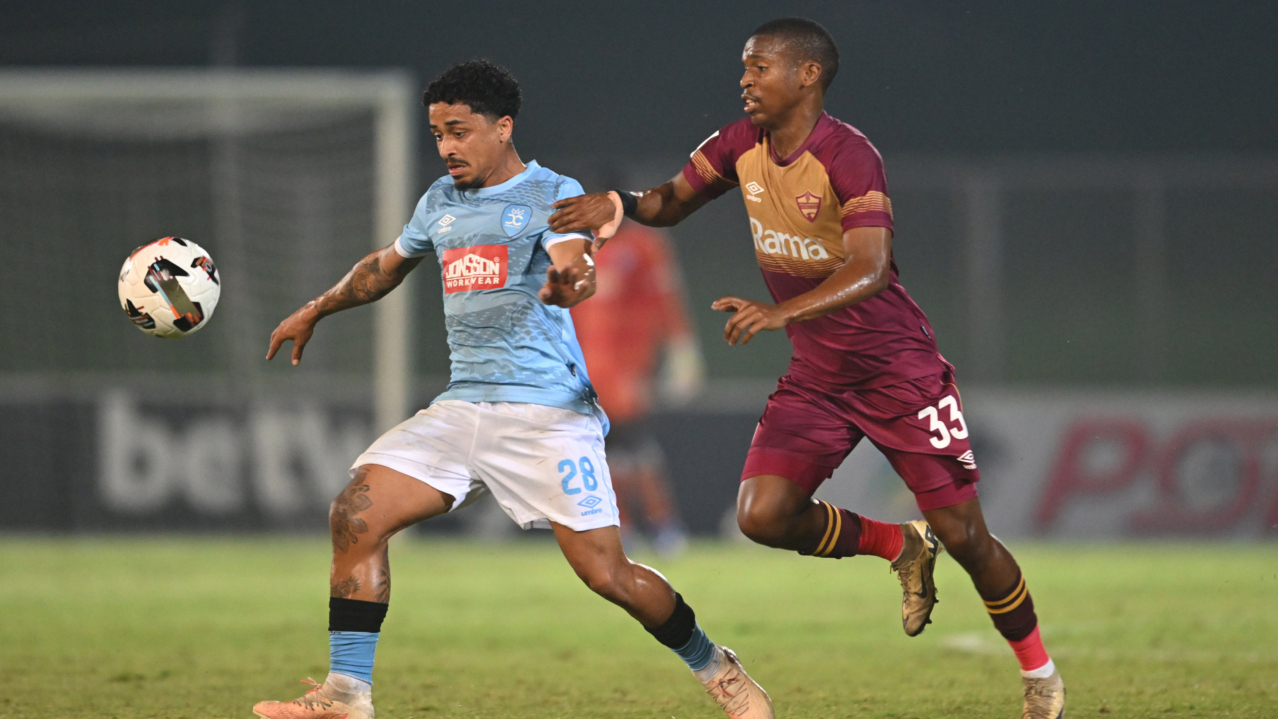 Ethan Brooks of Durban City FC challenges Chumani Butsaka of Stellenbosch FC during the Betway Premiership 2026/27 match between Durban City FC and Stellenbosch FC at Chatsworth Stadium in Chatsworth on 01 September 2026 ©Sydney Mahlangu/BackpagePix