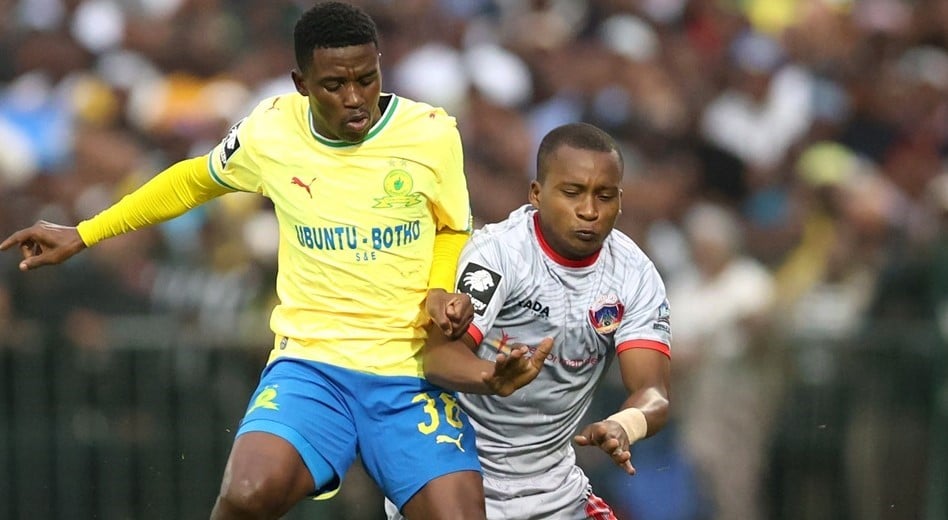 Siyanda Ndlovu of Mamelodi Sundowns challenged by Azola Tshobeni of Chippa United during the Betway Premiership 2025/26 match between Chippa United and Mamelodi Sundowns at Buffalo City Stadium, East London on 12 September 2026 ©Yanga Nothanga/BackpagePix
