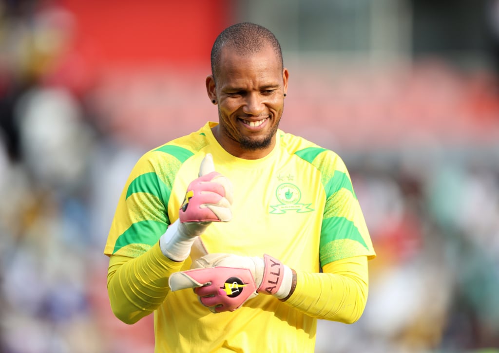 Ricardo Goss of Mamelodi Sundowns warms up during the Betway Premiership 2025/26 match between Chippa United and Mamelodi Sundowns at Buffalo City Stadium, East London on 12 September 2026 ©Yanga Nothanga/BackpagePix