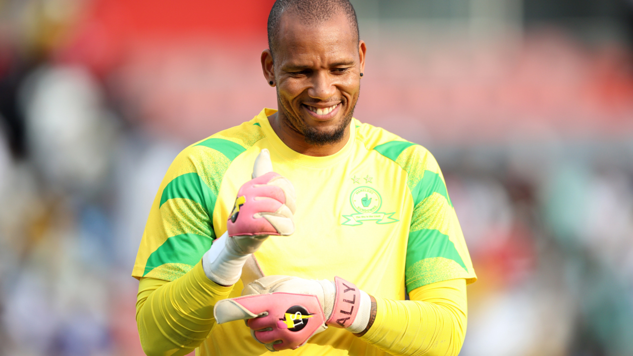 Ricardo Goss of Mamelodi Sundowns warms up during the Betway Premiership 2025/26 match between Chippa United and Mamelodi Sundowns at Buffalo City Stadium, East London on 12 September 2026 ©Yanga Nothanga/BackpagePix