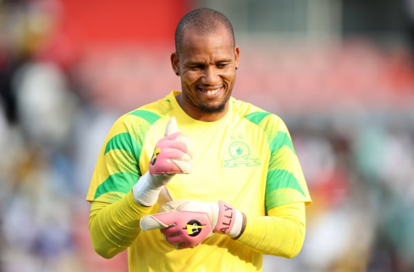 Ricardo Goss of Mamelodi Sundowns warms up during the Betway Premiership 2025/26 match between Chippa United and Mamelodi Sundowns at Buffalo City Stadium, East London on 12 September 2026 ©Yanga Nothanga/BackpagePix