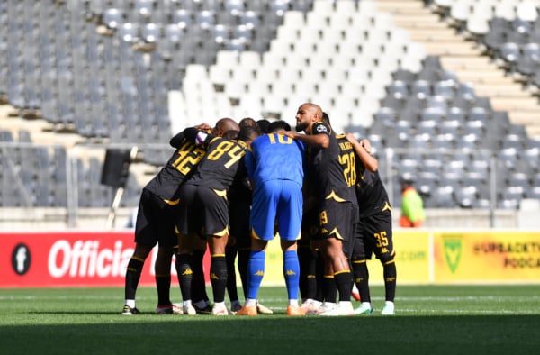 Reeve Frosler with Kaizer Chiefs players during the Betway Premiership 2026/27 match between Lamontville Golden Arrows and Kaizer Chiefs at Mbombela Stadium in Nelspruit on 20 September 2026 ©Phakamisa Lensman/Backpagepix