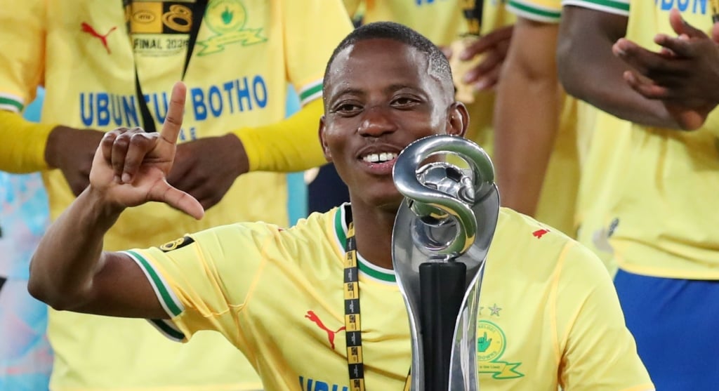 Thabo Cele of Mamelodi Sundowns with the trophy during the 2026 MTN8 Final match between Orlando Pirates and Mamelodi Sundowns at Moses Mabhida Stadium in Durban on 10 October 2026 ©Muzi Ntombela/BackpagePix