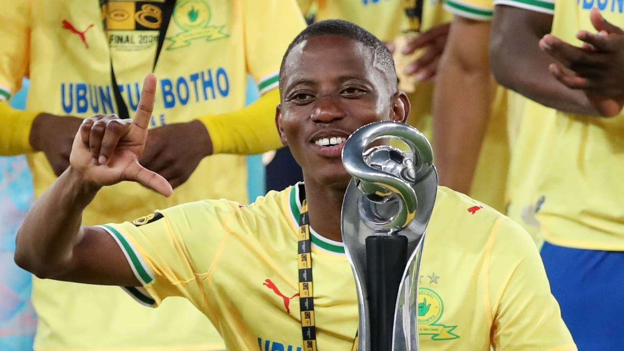 Thabo Cele of Mamelodi Sundowns with the trophy during the 2026 MTN8 Final match between Orlando Pirates and Mamelodi Sundowns at Moses Mabhida Stadium in Durban on 10 October 2026 ©Muzi Ntombela/BackpagePix