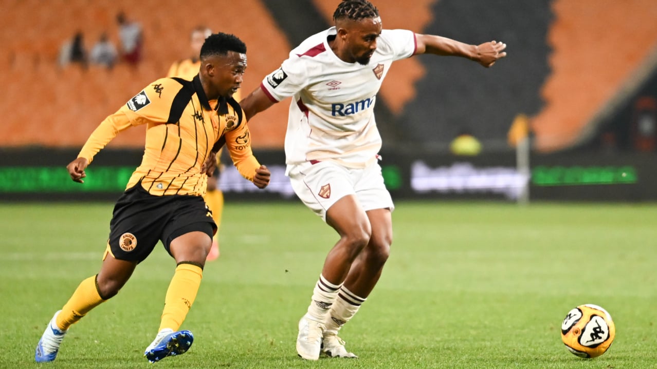 Mduduzi Shabalala of Kaizer Chiefs challenged by Njabulo Blom of Stellenbosch FC during the Betway Premiership 2026/27 football match between Kaizer Chiefs and Stellenbosch FC at the FNB Stadium in Johannesburg on 13 October 2026 ©Nokwanda Zondi/BackpagePix