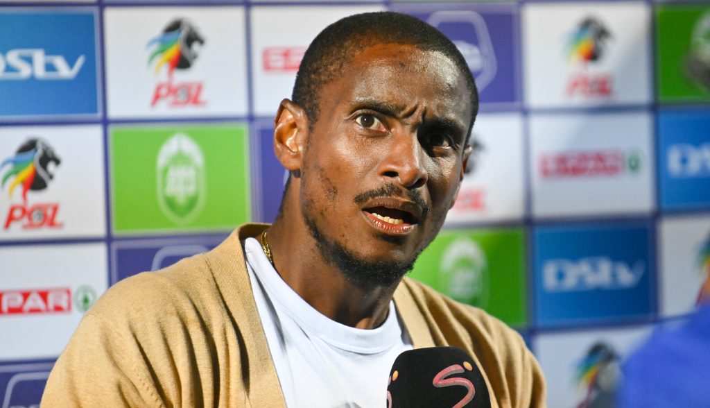 Mamelodi Sundowns head coach Rulani Mokwena responded to Sead Ramovic’s outburst saying he is crying for attention.