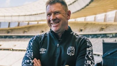 Cape Town City coach Eric Tinkler has lambasted the standard of local refereeing after his side's 1-1 draw with SuperSport United.