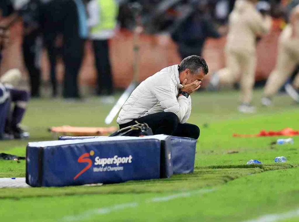 Orlando Pirates gives Riviero his flowers
