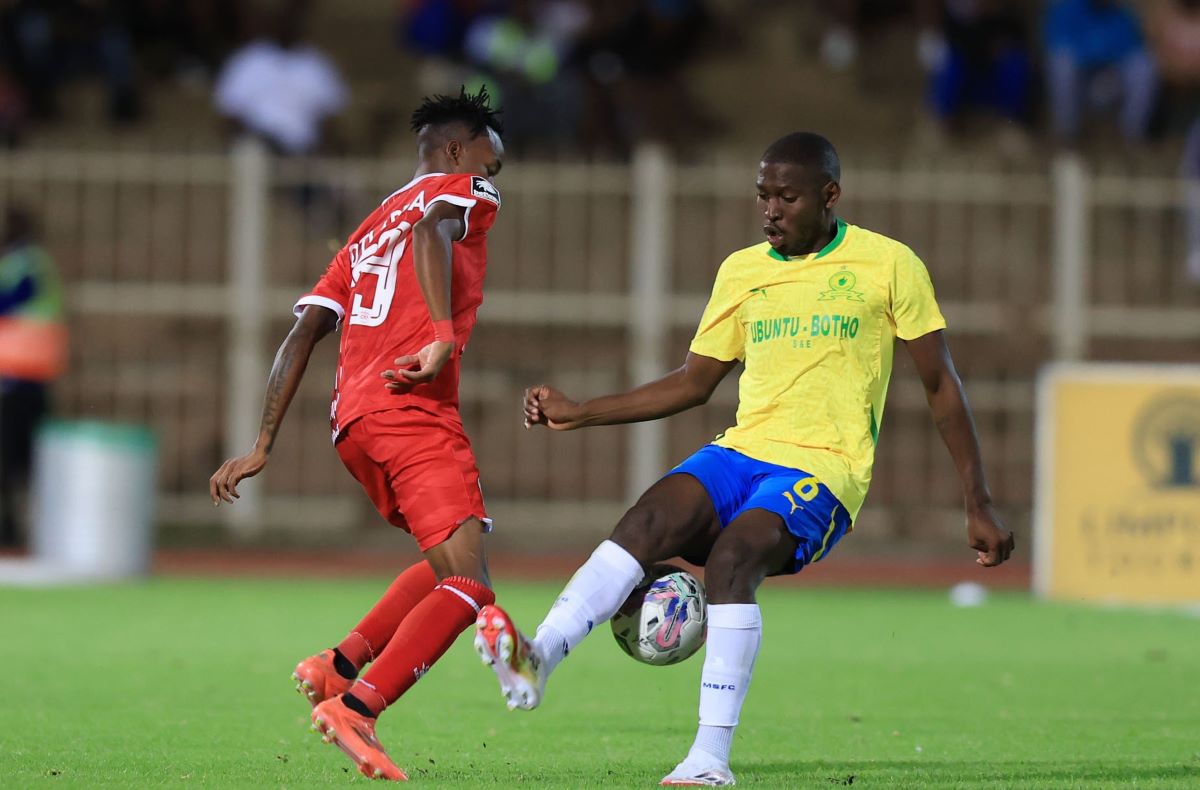 Katlego Otladisa of Sekhukhune United challenged by Aubrey Modiba of Mamelodi Sundowns during the Betway Premiership 2024/25 match between Sekhukhune United and Mamelodi Sundowns at Old Peter Mokaba Stadium in Polokwane on the 26 February 2025 © Samuel Shivambu/BackpagePix