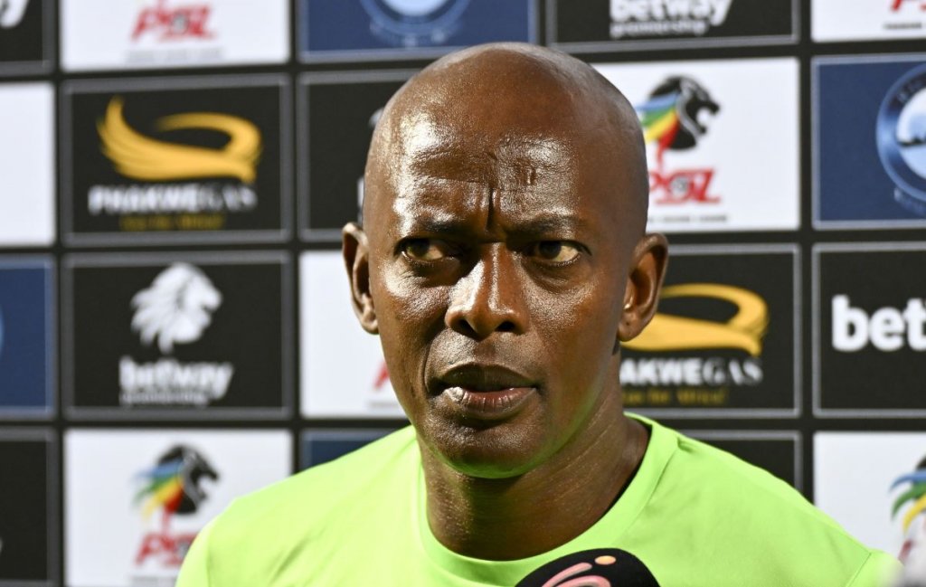 Papi Zothwane, coach of Richards Bay during the Betway Premiership 2024/25 match between Richards Bay and Kaizer Chiefs at the King Zwelithini Stadium, Umlazi on the 16 March 2025 ©Muzi Ntombela/BackpagePix
