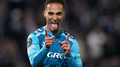 Betis player Antony poses after scoring the 0-3 goal during the UEFA Conference League Round of 16, 2nd leg soccer match between Vitoria Guimaraes and Real Betis, in Guimaraes, Portugal, 13 March 2025. EPA/HUGO DELGADO