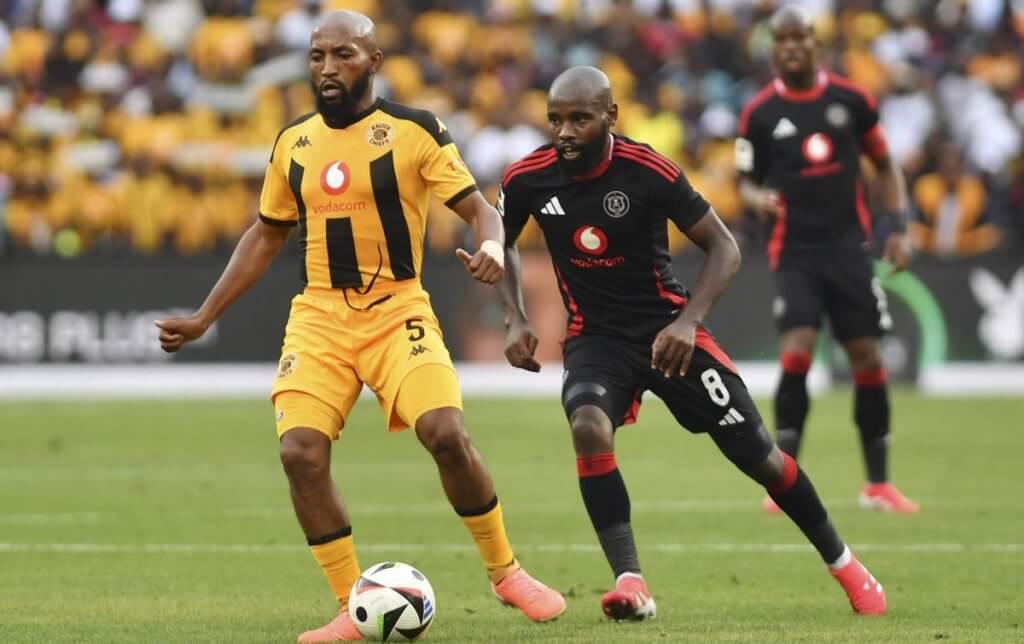 Sibongiseni Mthethwa of Kaizer Chiefs and Makhehleni Makhaula of Orlando Pirates during the Betway Premiership 2024/25 match between Orlando Pirates and Kaizer Chiefs at FNB Stadium, in Johannesburg on 1 February 2025 ©Phakamisa Lensman/BackpagePix