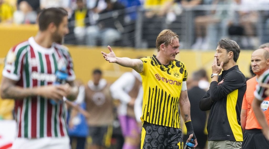 Borussia Dortmund's head coach Niko Kovac (4-R) talks with player Julian Brandt (2-R) during the FIFA Club World Cup 2025 soccer match between Fluminense and Borussia Dortmund in East Rutherford, New Jersey, USA, 17 June 2025. EPA/JUSTIN LANE