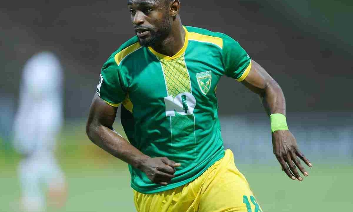 Golden Arrows striker Junior Dion in pursuit of the PSL's Golden Boot