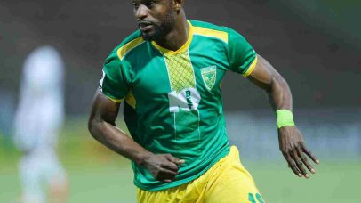 Golden Arrows striker Junior Dion in pursuit of the PSL's Golden Boot