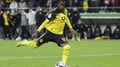 Dortmund struck first after just 10 minutes when Julian Ryerson's low cross from the right was turned in at the near post by Maximilian Beier. Frankfurt responded positively and were soon level after Serhou Guirassy fouled Robin Koch in the penalty area. Can Uzun stepped up and calmly sent Gregor Kobel the wrong way for his first league goal since September.