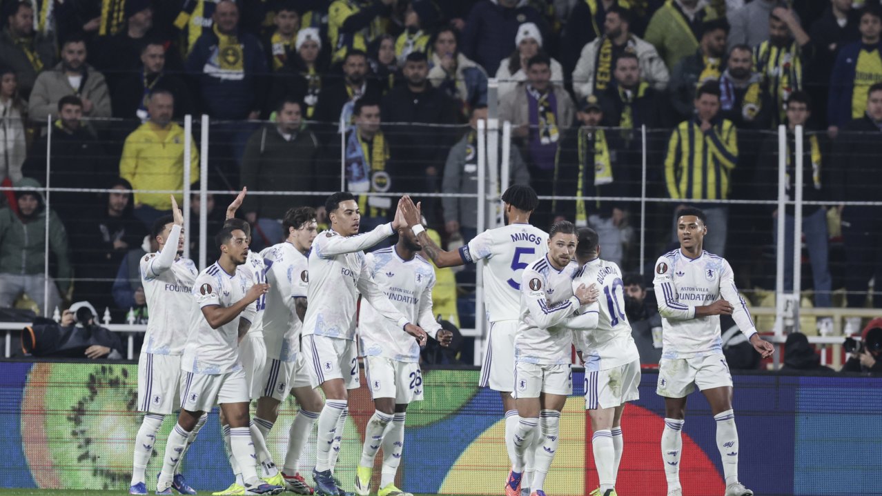 Players of Aston Villa celebrate scoring the 0-1 goal during the UEFA Europa League soccer match between Fenerbahce SK and Astona Villa, in Istanbul, Turkey, 22 January 2026. EPA/ERDEM SAHIN