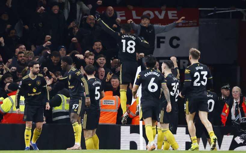 Players of Manchester United celebrate scoring the 2-3 goal during the English Premier League match between Arsenal FC and Manchester United, in London, Britain, 25 January 2026. EPA/TOLGA AKMEN EDITORIAL USE ONLY. No use with unauthorized audio, video, data, fixture lists, club/league logos, 'live' services or NFTs. Online in-match use limited to 120 images, no video emulation. No use in betting, games or single club/league/player publications.