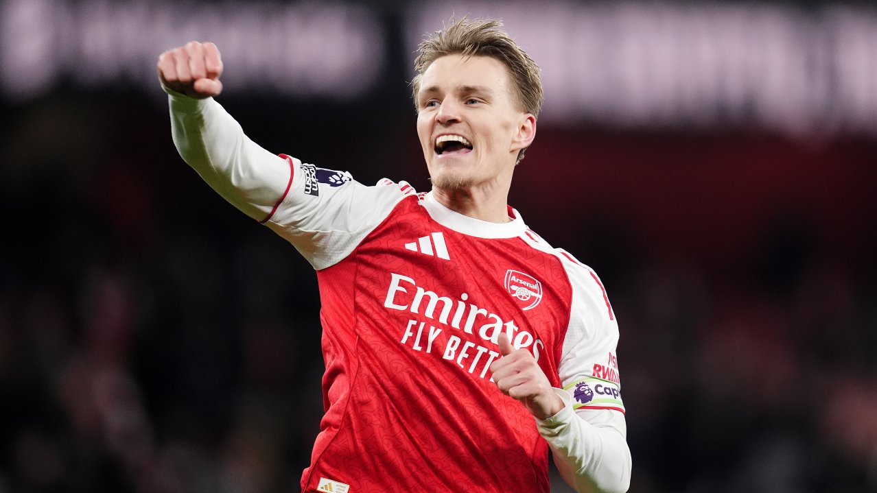 Arsenal's Martin Odegaard applauds the fans following the Premier League match at the Emirates Stadium, London. Picture date: Saturday December 27, 2025.