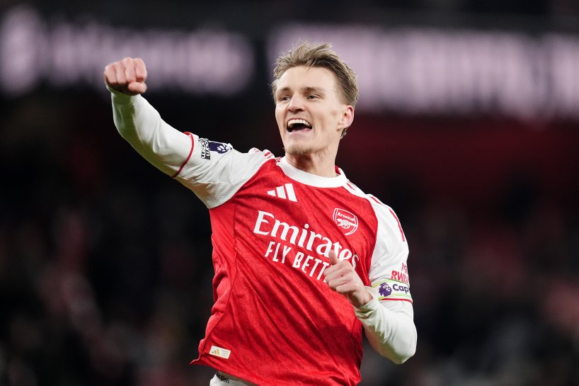 Arsenal's Martin Odegaard applauds the fans following the Premier League match at the Emirates Stadium, London. Picture date: Saturday December 27, 2025.