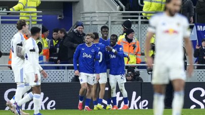 Everton's Thierno Barry (centre) celebrates scoring their side's first goal of the game during the Premier League match at the Hill Dickinson Stadium, Liverpool. Picture date: Monday January 26, 2026.